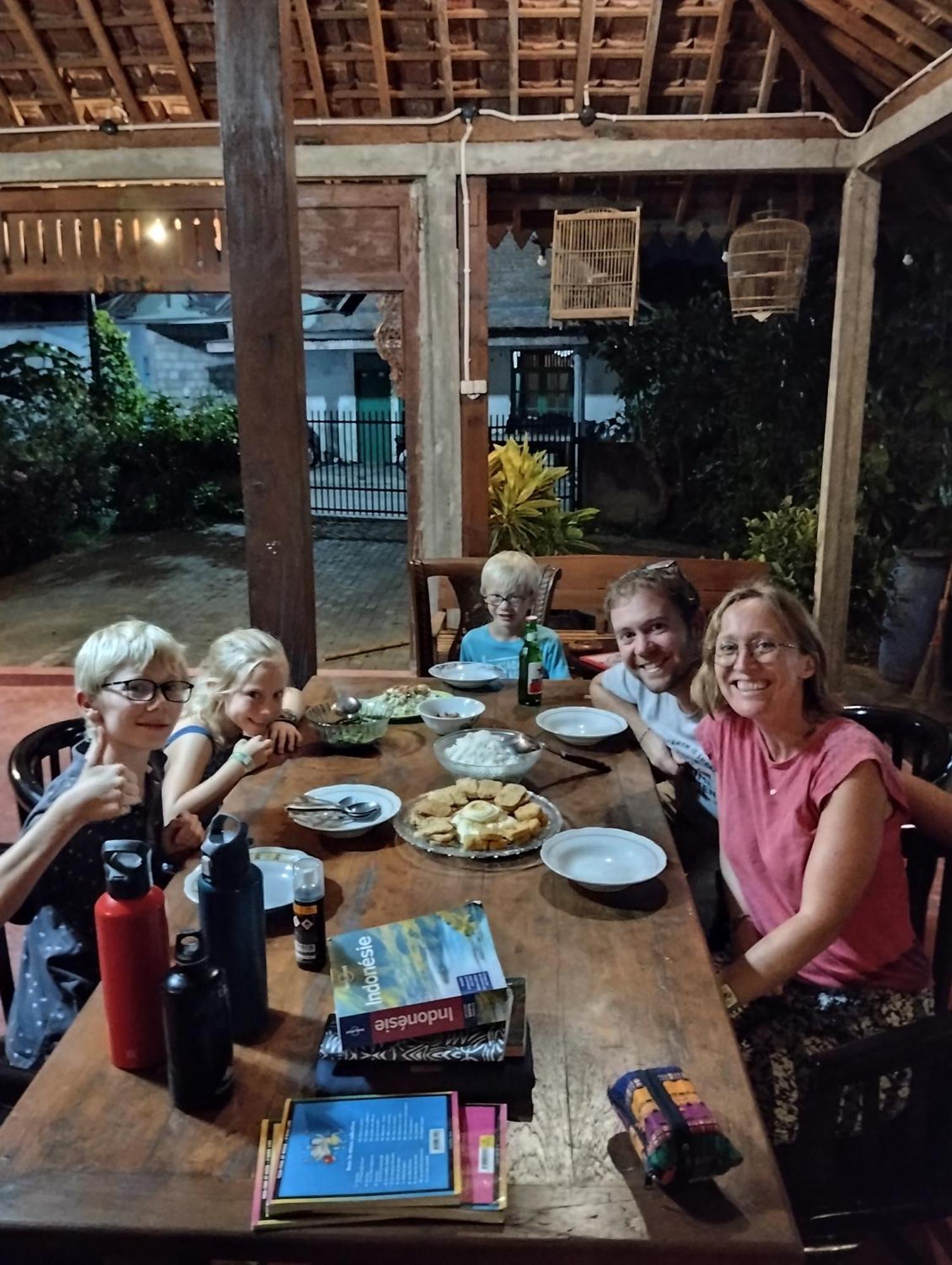 Rumah Ukhi Guest House Cebongan Dış mekan fotoğraf